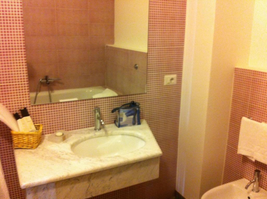 Bcomfort Hotel Cagliari Kamer foto